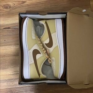 Nike Low-Top Sneakers in Cream and Brown